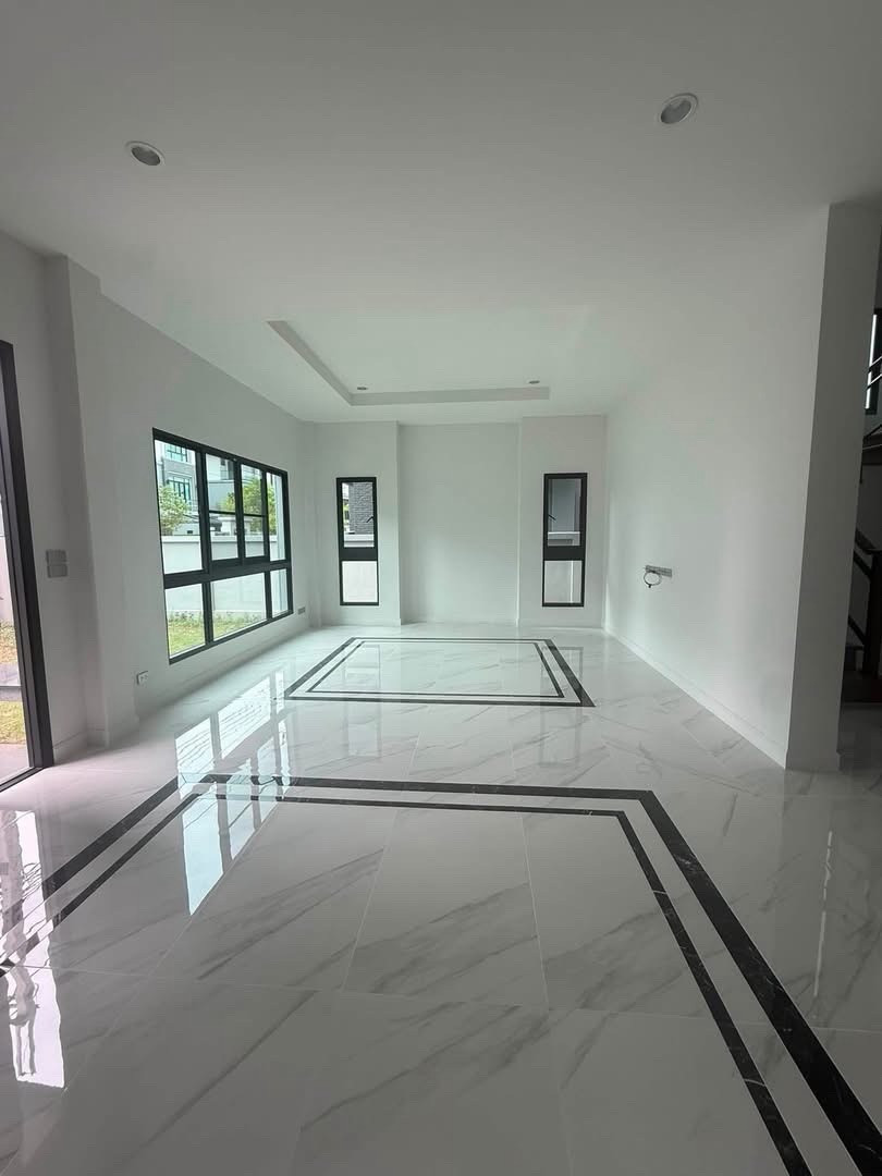 บ้านเดี่ยวหรูให้เช่า 3 ชั้น 6 ห้องนอน ใกล้ BTS สายหยุด พหลโยธิน 50 พื้นที่ใช้สอยขนาดใหญ่ รับสัตว์เลี้ยง พร้อมอยู่