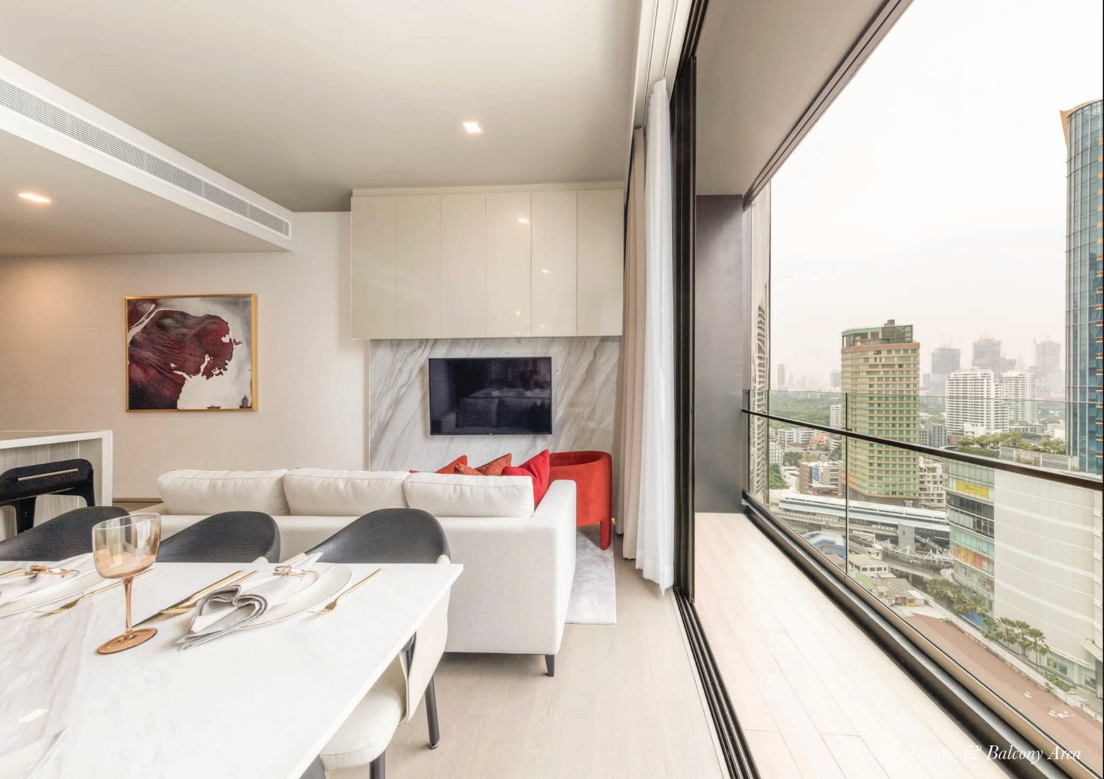 ให้เช่าคอนโดหรูสไตล์ Modern Luxury ทำเลอโศก (2 นอน 86 ตร.ม.) ระเบียงกว้าง เดินเพียง 150 ม. ถึง BTS อโศก และ MRT สุขุมวิท