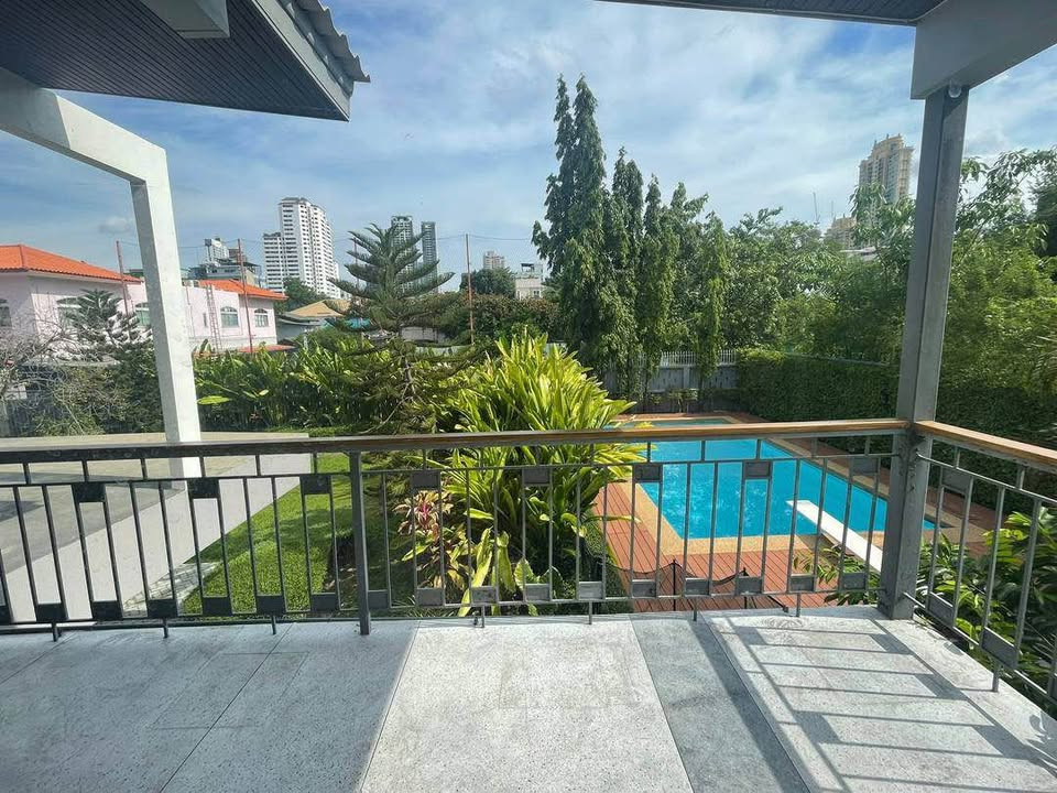 🏠 ให้เช่าบ้านเดี่ยวหรู Sukhumvit  4 ห้องนอน พร้อมครัวไทย-ครัวฝรั่ง จอดรถสบาย 3-4 คัน ใกล้ BTS/MRT พร้อมเข้าอยู่ได้ทันที