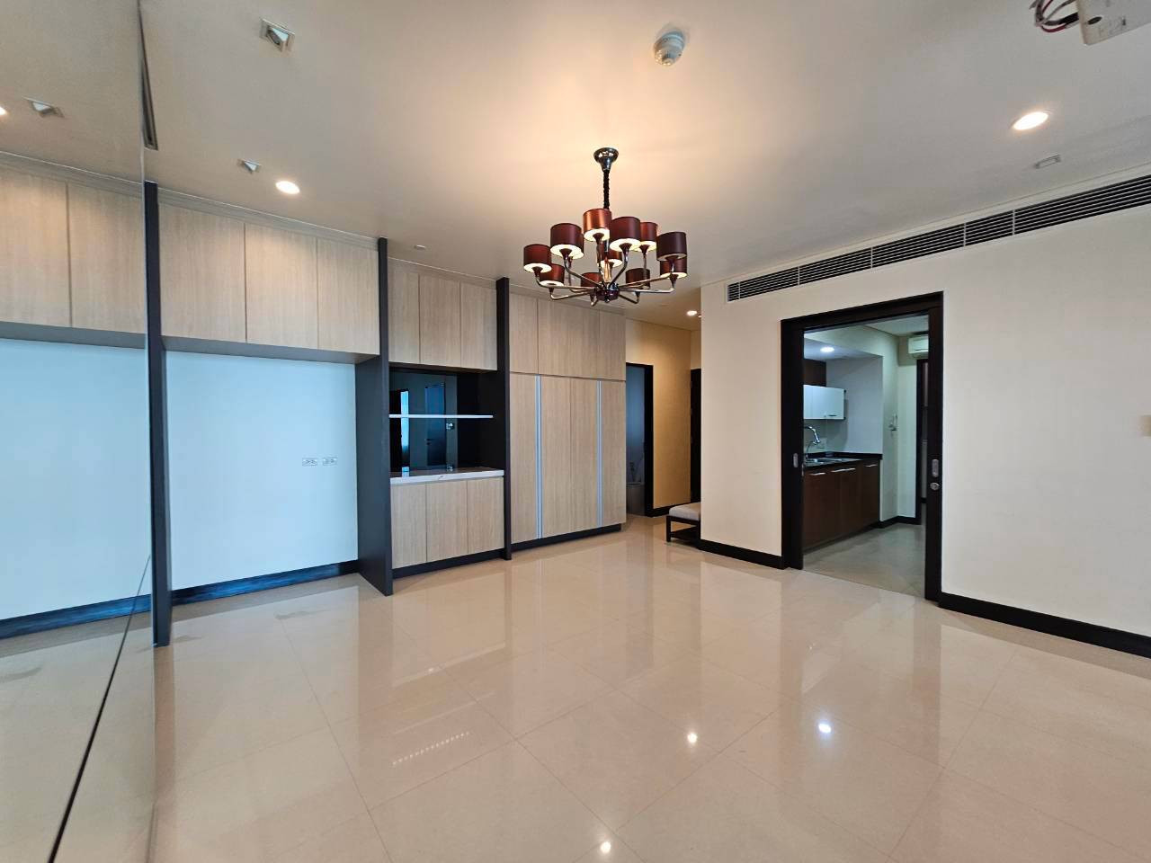 ให้เช่าคอนโดหรูชิดลม (2นอน 154ตร.ม.) ห้องมุมชั้นสูง วิวเมืองสวย สเปซกว้างขวาง มีห้องแม่บ้าน ใกล้ BTS ชิดลม