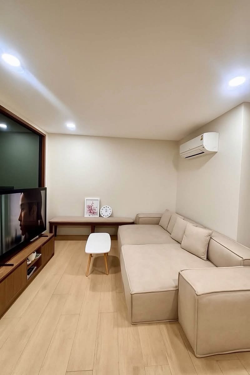 ทาวน์เฮ้าส์รีโนเวทใหม่ 2 ชั้น ห้วยขวาง สไตล์โมเดิร์นจีน พื้นที่กว้างเท่าบ้านเดี่ยว ใกล้ MRT เหมาะอยู่เองหรือสร้างรายได้จากการปล่อยเช่า