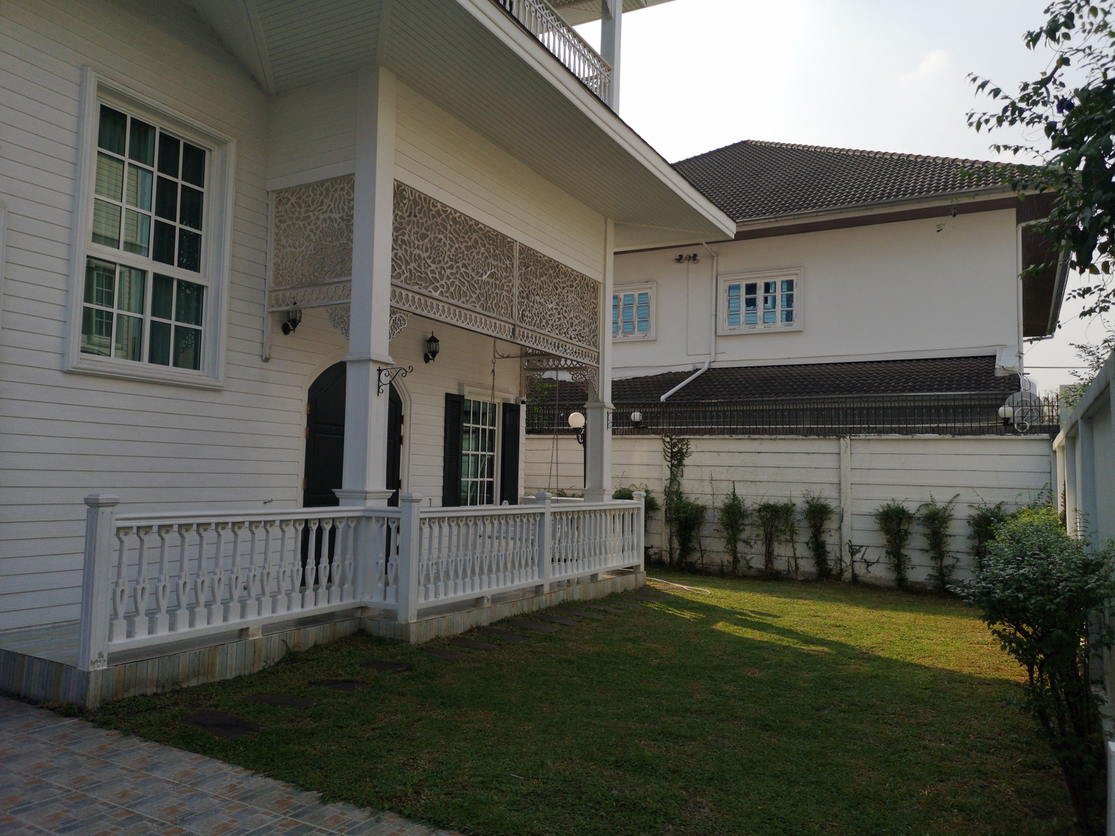 บ้านเดี่ยวให้เช่า /ขาย สุขุมวิท 107 แฟนตาเซีย วิลล่า 3 บ้าน 3 ชั้น พื้นที่กว้าง เลี้ยงสัตว์ได้ ใกล้ BTS แบริ่ง