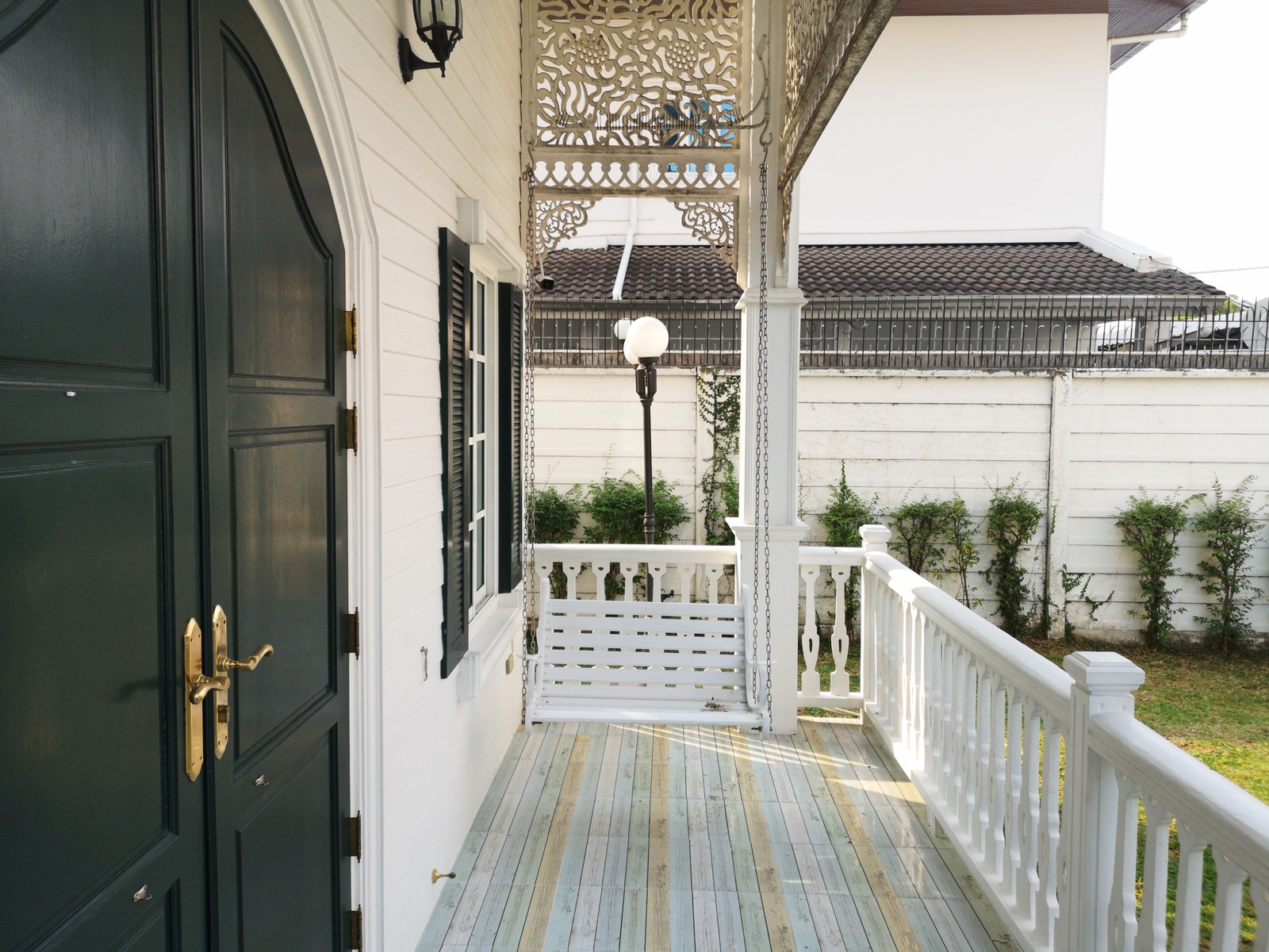 บ้านเดี่ยวให้เช่า /ขาย สุขุมวิท 107 แฟนตาเซีย วิลล่า 3 บ้าน 3 ชั้น พื้นที่กว้าง เลี้ยงสัตว์ได้ ใกล้ BTS แบริ่ง