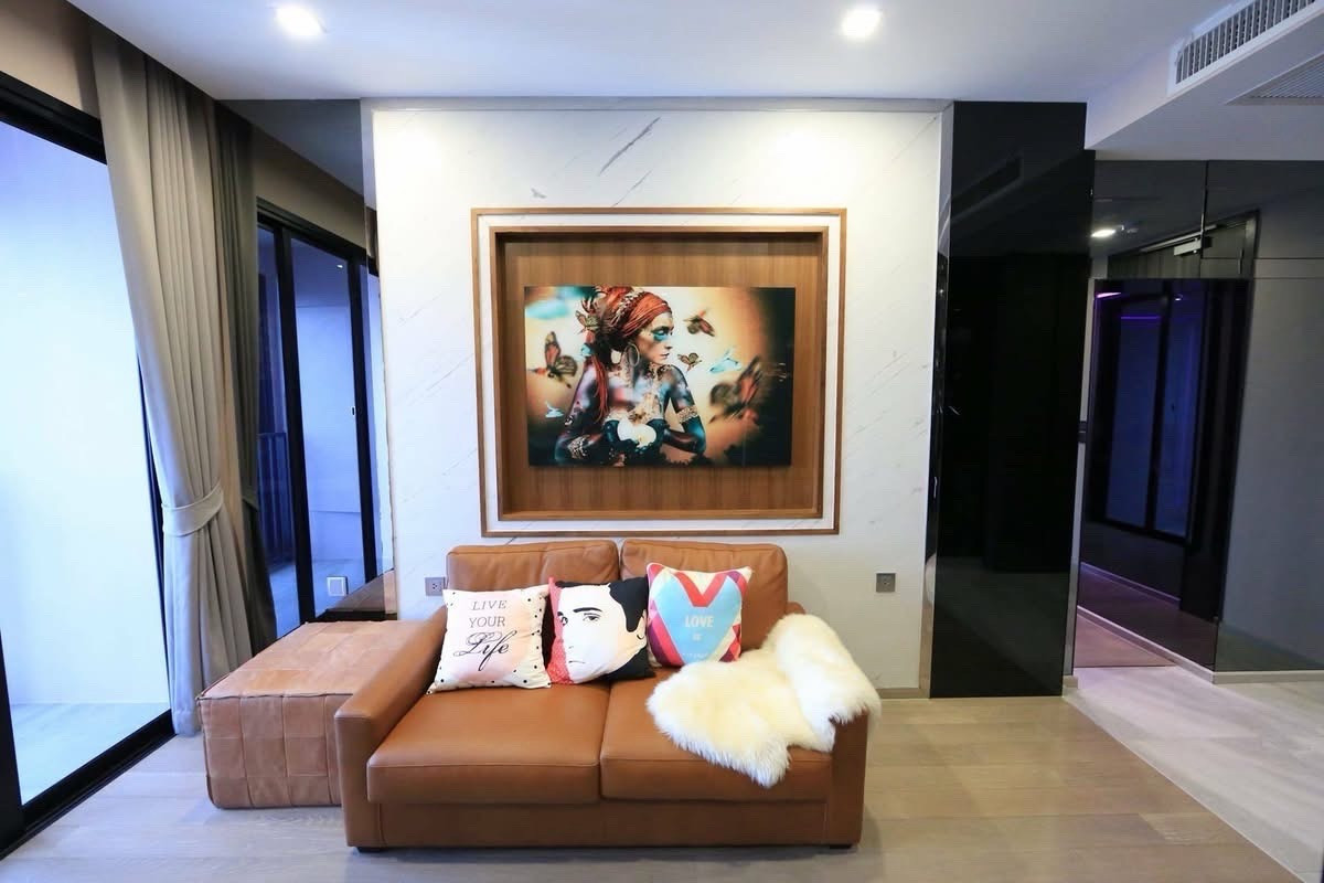 คอนโด Ashton Asoke 3 ห้องนอน 3 ห้องน้ำ ห้องหายาก วิวกระจกโค้ง ชั้นสูง พื้นที่ 100 ตร.ม. ให้เช่า 100,000 บาท