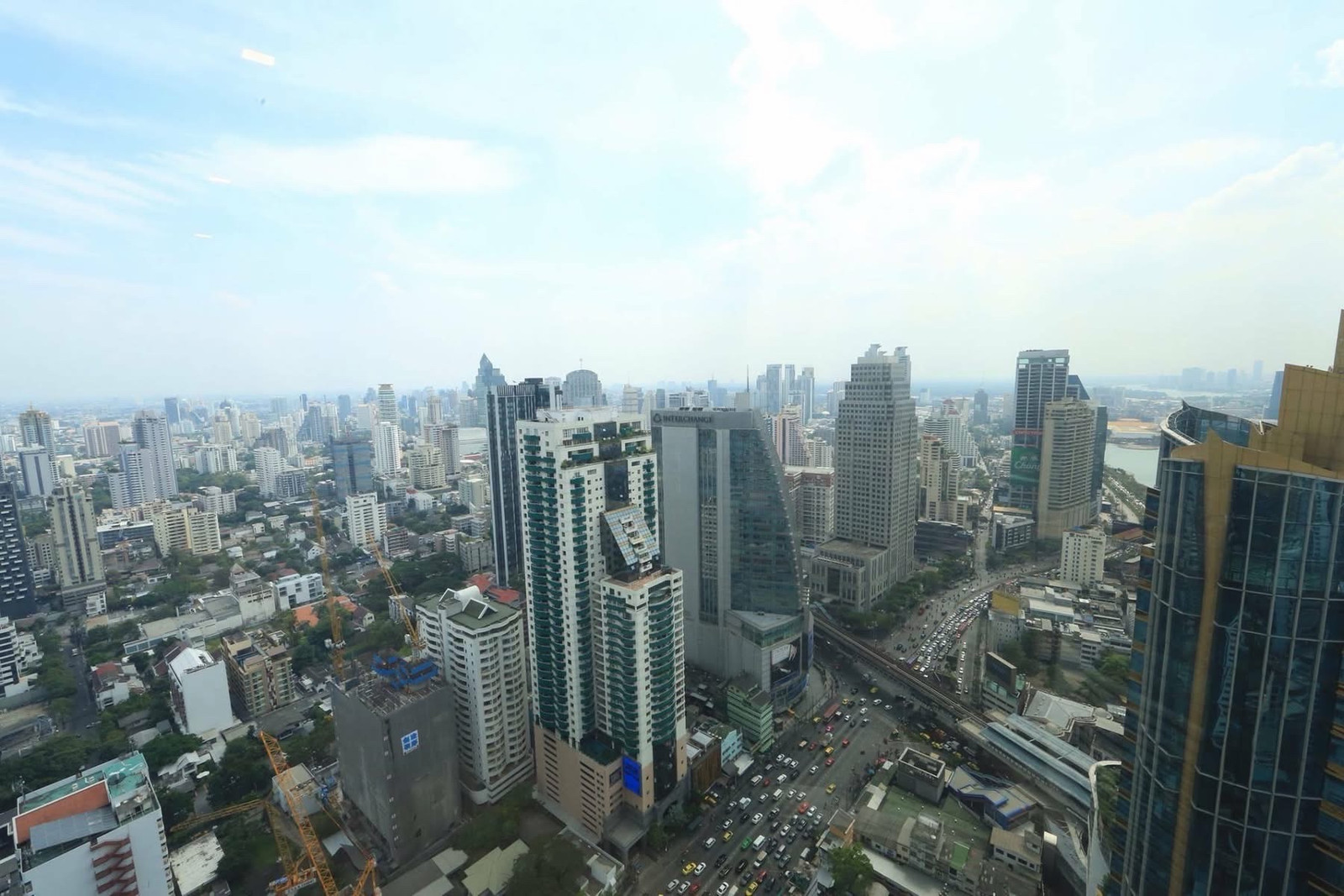 คอนโด Ashton Asoke 3 ห้องนอน 3 ห้องน้ำ ห้องหายาก วิวกระจกโค้ง ชั้นสูง พื้นที่ 100 ตร.ม. ให้เช่า 100,000 บาท