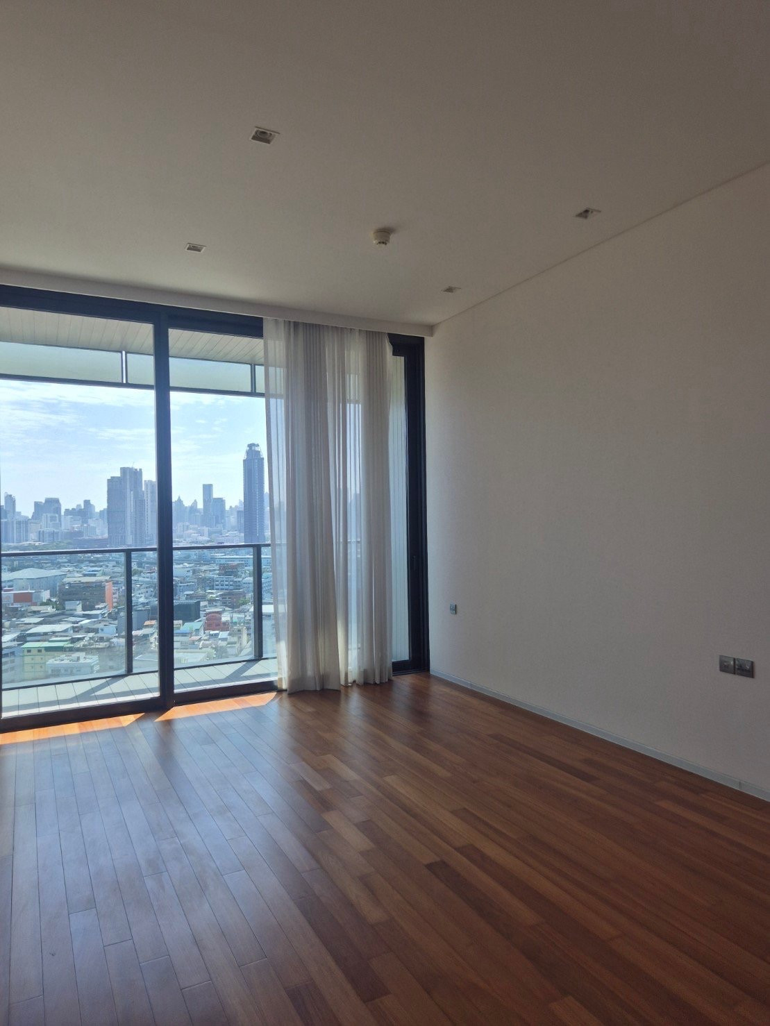 ให้เช่าคอนโดหรูริมแม่น้ำเจ้าพระยา Banyan Tree Residences Riverside Bangkok 2 ห้องนอน 160 ตร.ม. วิวแม่น้ำพาโนรามา ใกล้ ICONSIAM
