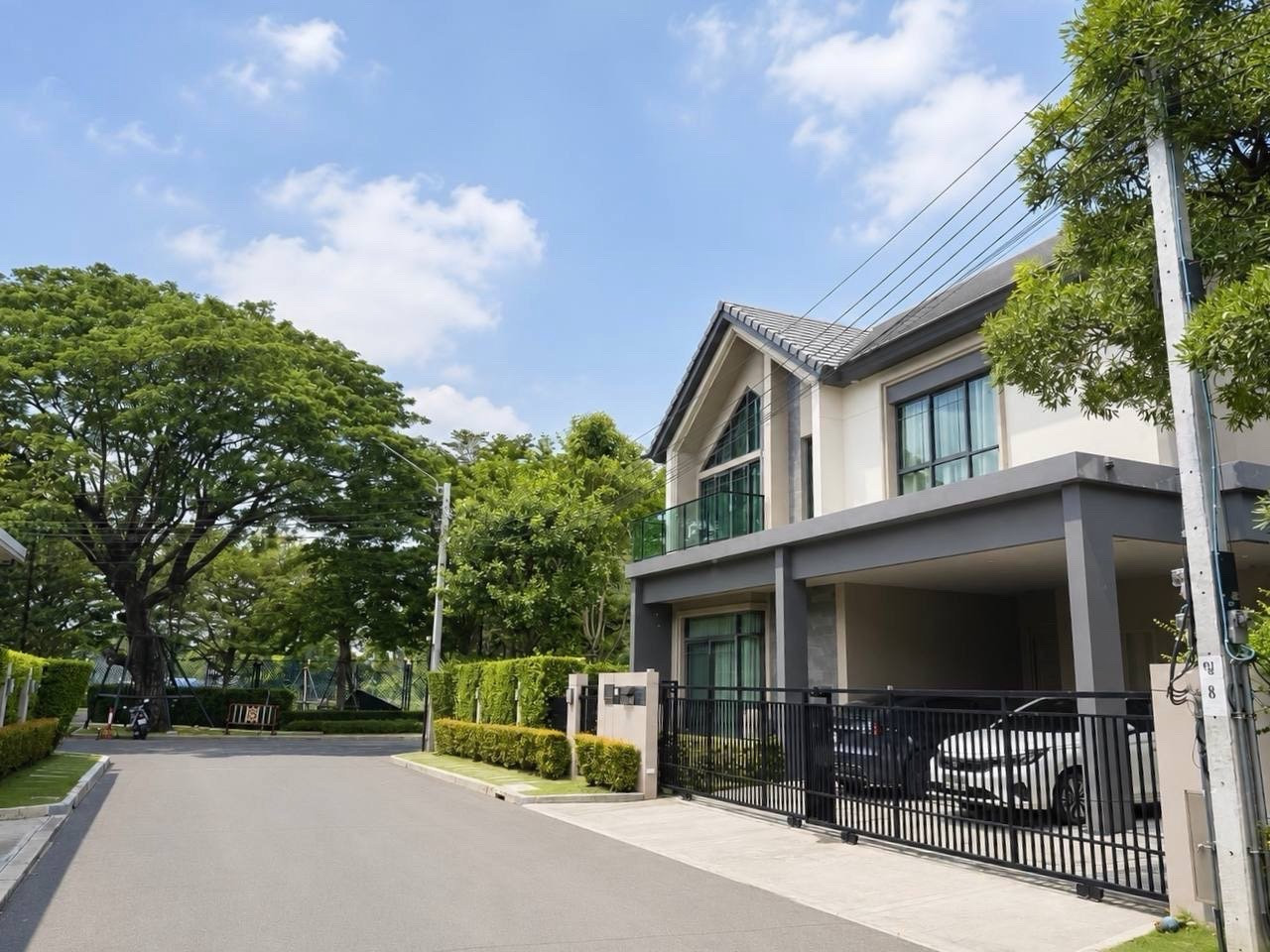 ขายบ้านเดี่ยว Bangkok Boulevard สาทร-ปิ่นเกล้า 2 ใกล้ Central Westville บ้านอายุ 3 ปี พร้อมอยู่ พร้อม EV Charger