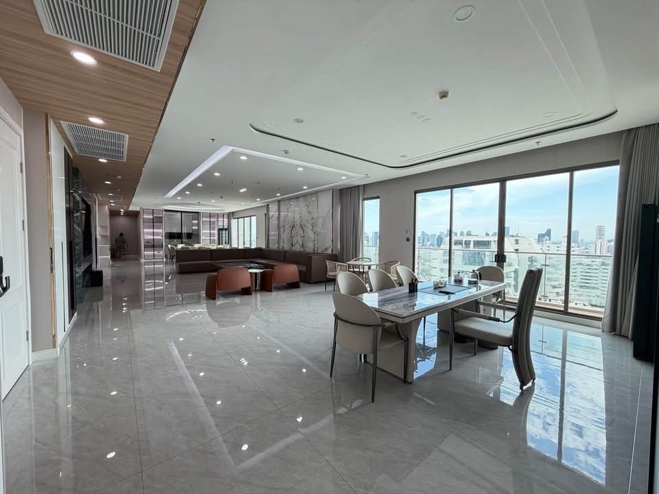 ห้องใหญ่หายาก 4 ห้องนอน เหมาะที่จะพักอาศัย และ ลงทุน