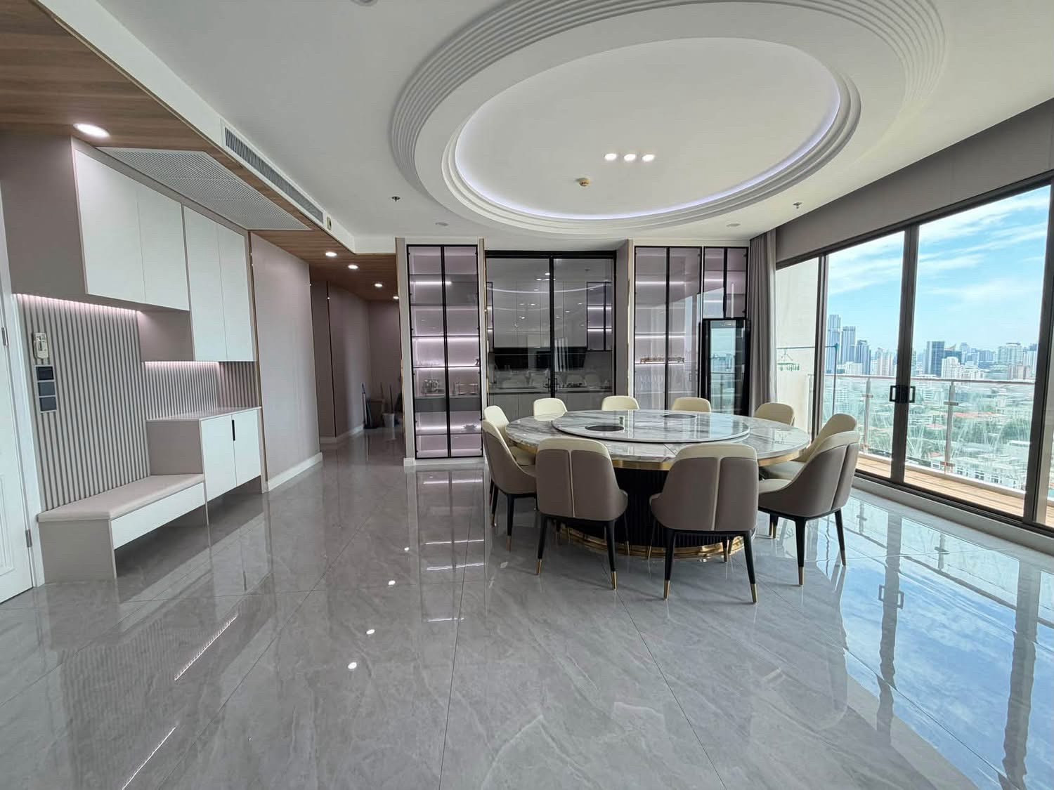 ห้องใหญ่หายาก 4 ห้องนอน เหมาะที่จะพักอาศัย และ ลงทุน