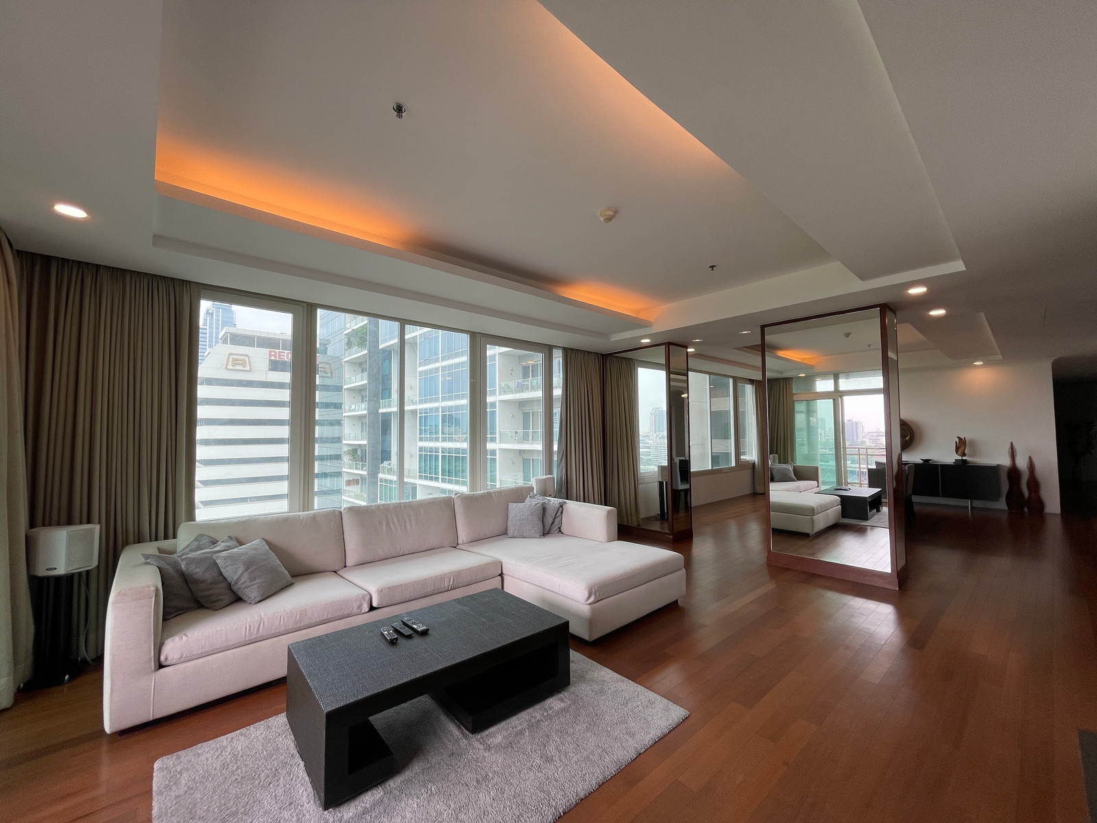 Luxurious condo Renovate/4 beds/268 sqm. Spacious living area with city and golf court views, near Lumpini Park. Only 300 meters from BTS. Private lift access to each floor.