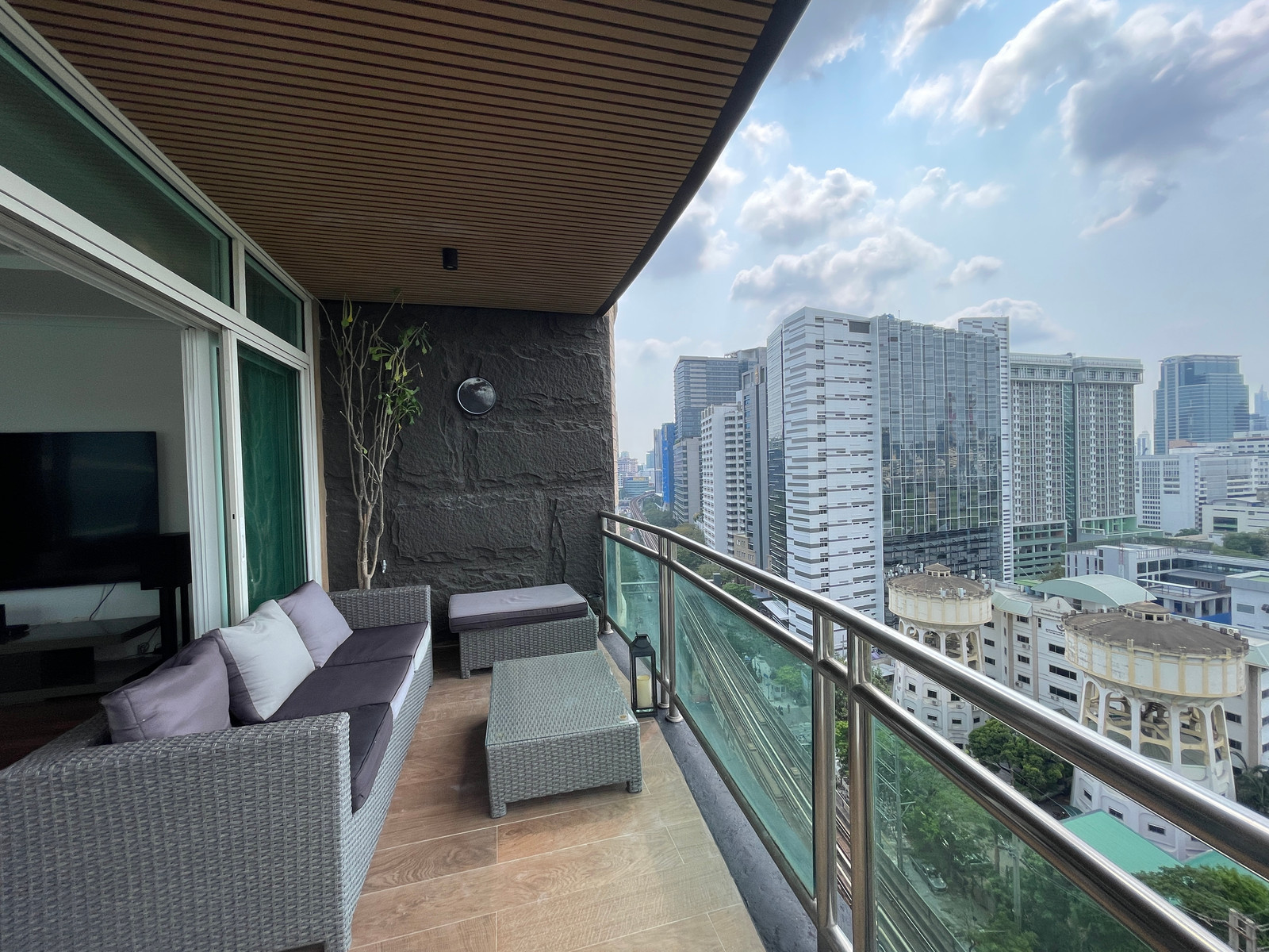 Luxurious condo Renovate/4 beds/268 sqm. Spacious living area with city and golf court views, near Lumpini Park. Only 300 meters from BTS. Private lift access to each floor.