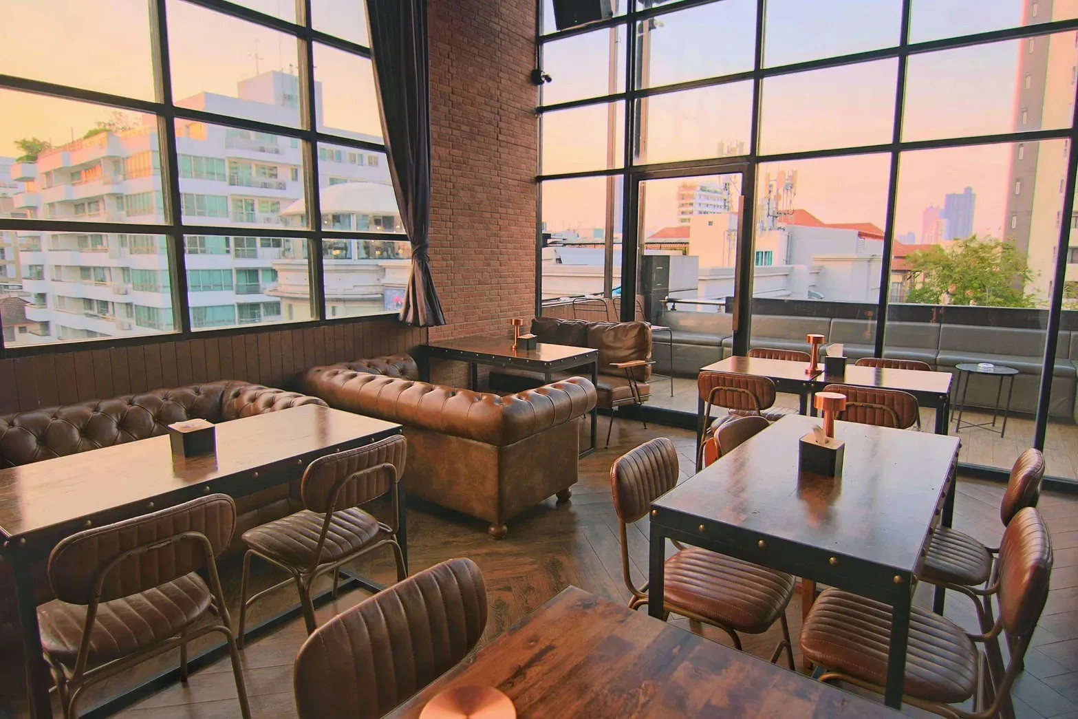 ให้เช่าพื้นที่ทำ Rooftop Bar ทองหล่อ 13 (91 ตร.ม.) ทำเลทองคำย่านไลฟ์สไตล์สุดฮิป แหล่งรวมนักท่องเที่ยวและคนมีกำลังซื้อสูง แทรฟฟิกดีเยี่ยม