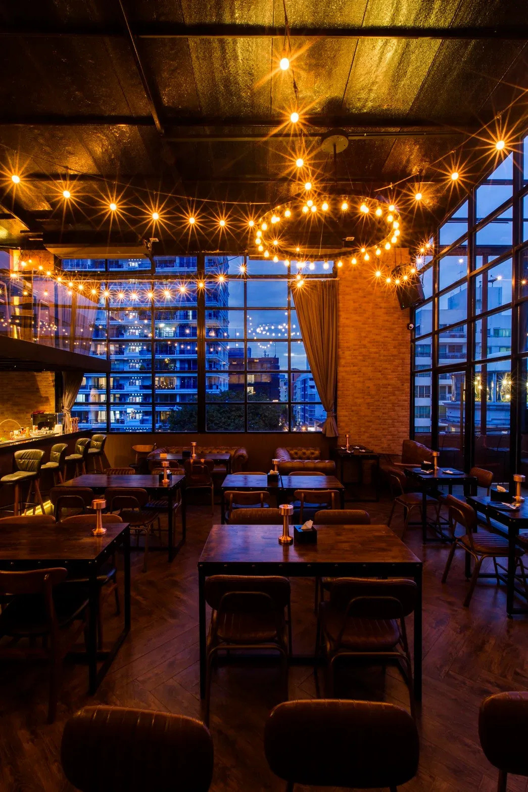 ให้เช่าพื้นที่ทำ Rooftop Bar ทองหล่อ 13 (91 ตร.ม.) ทำเลทองคำย่านไลฟ์สไตล์สุดฮิป แหล่งรวมนักท่องเที่ยวและคนมีกำลังซื้อสูง แทรฟฟิกดีเยี่ยม