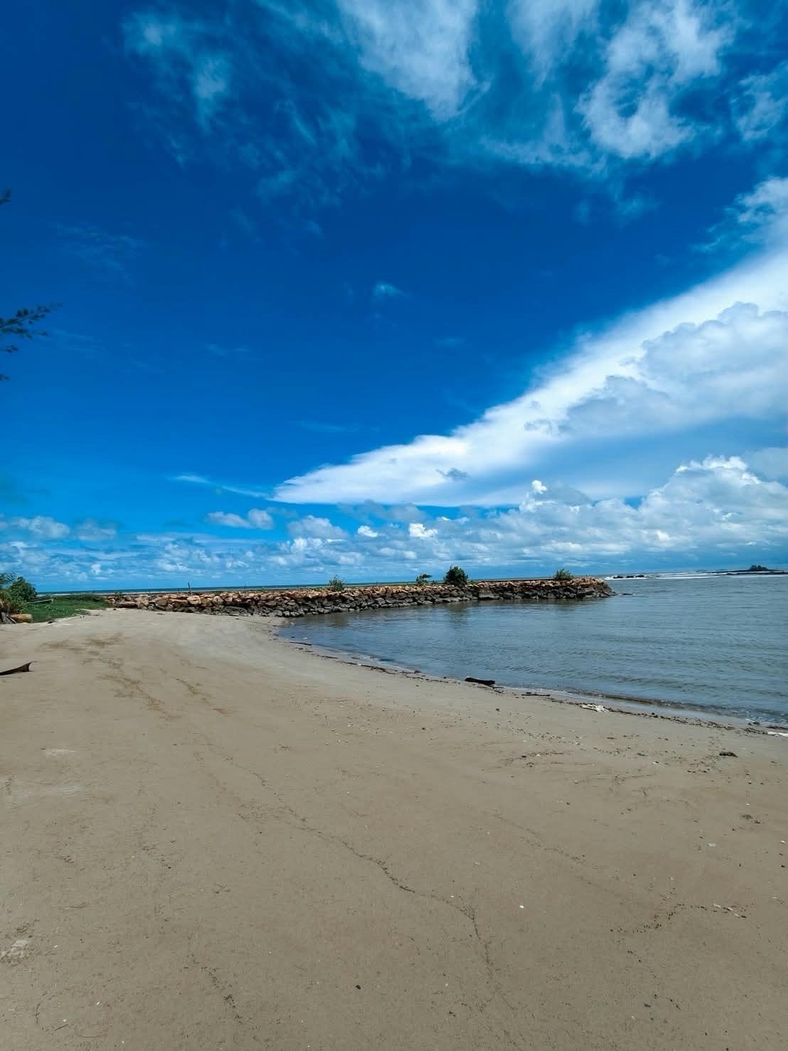 ขายที่ดินติดทะเล จังหวัดตราด กว่า 12 ไร่ ติดทะเล 3 ด้าน พร้อมหาดส่วนตัวและท่าเรือ